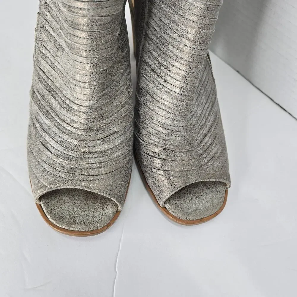PAUL GREEN CAYENNE PEEP TOE SANDAL, METALLIC SIZE 7 (9.5)
